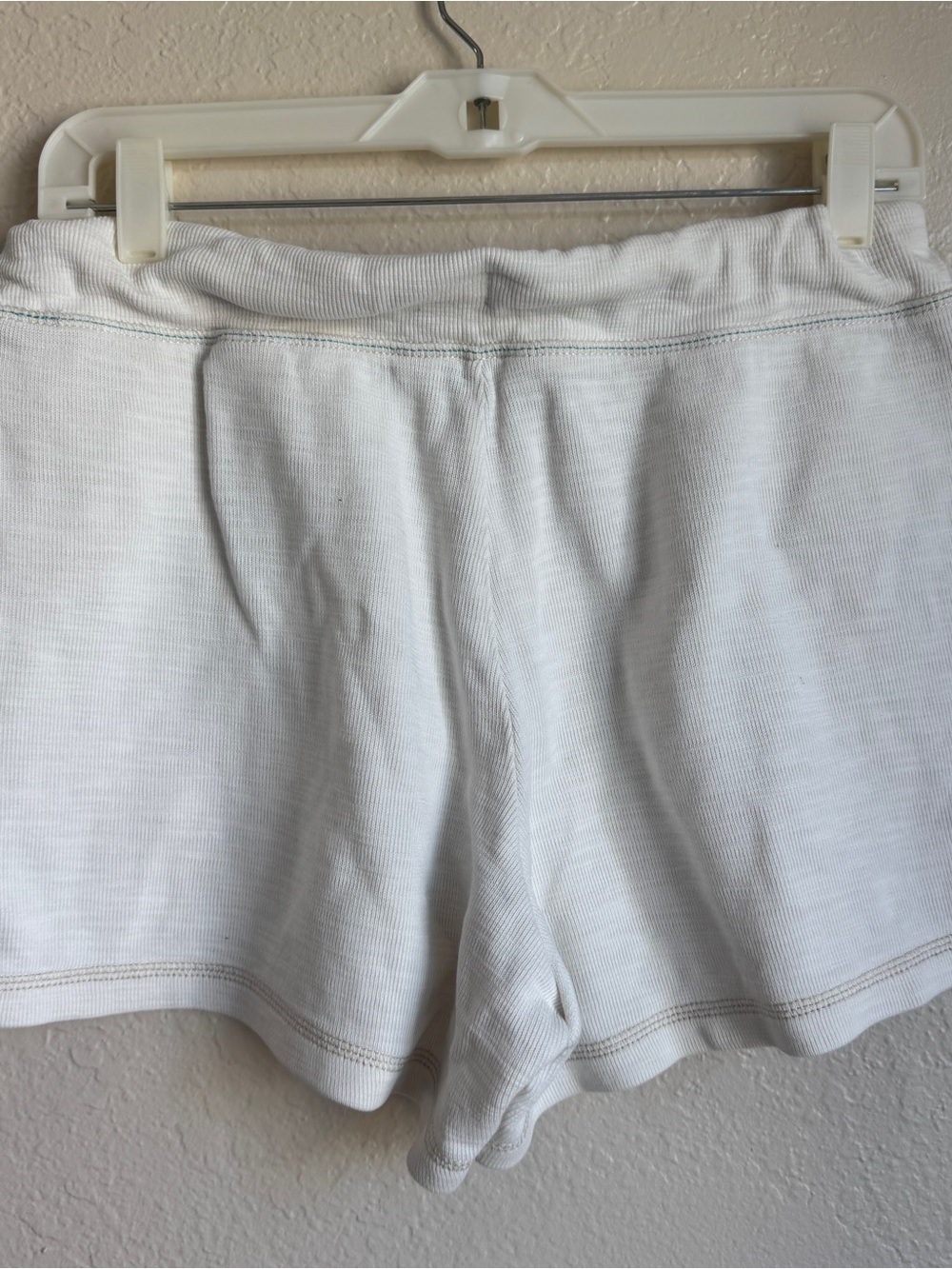 Tommy Bahama Women’s White Lounge Shorts Drawstring Pockets Size S - Picture 2 of 3
